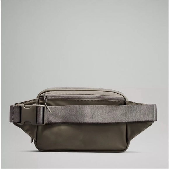 NWT Lululemon Large Everywhere Belt Bag - Picture 6 of 8